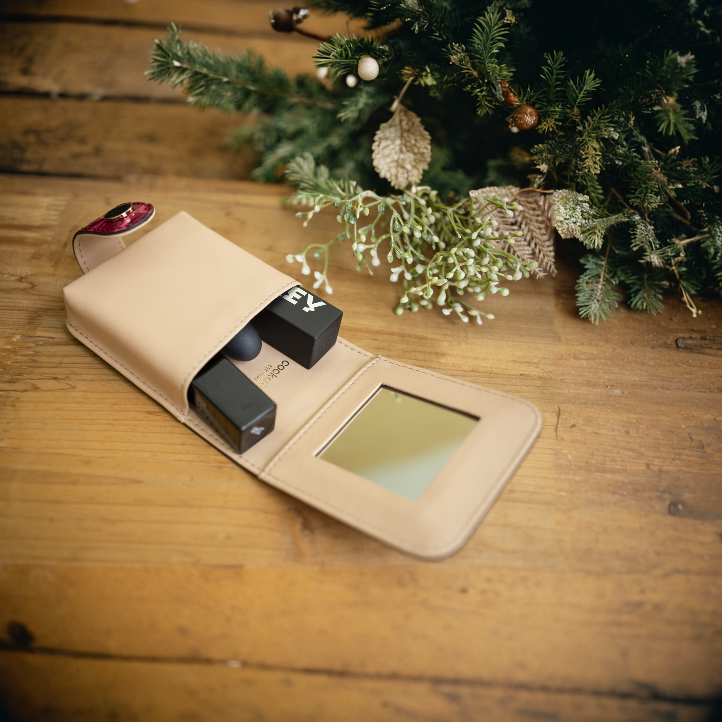 Cockatoo Leather Lipstick Case with Mirror, Women's Portable Lipstick Pouch Travel Cosmetic Bag Can Be Put in Wallet Mini Cosmetic Bag Lipstick Pouch