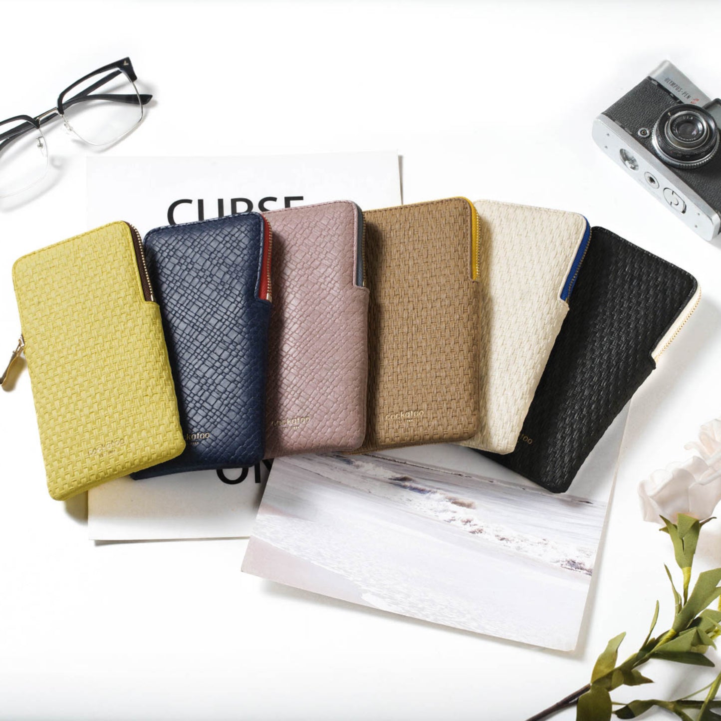 Cockatoo Portable Glasses Case, Drop-Resistant Eyewear Storage Pouch, Slim Soft Case for Sunglasses with Cleaning Cloth